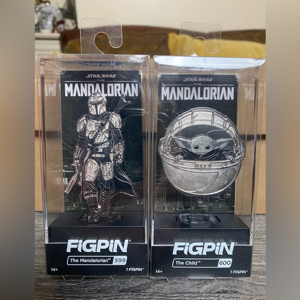 Figpin The Child 600 and The Mandalorian 599